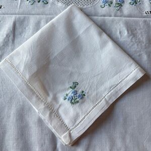 Elegant Vintage Tablecloth Embroidered w Blue Flowers & 12 Coordinating Napkins